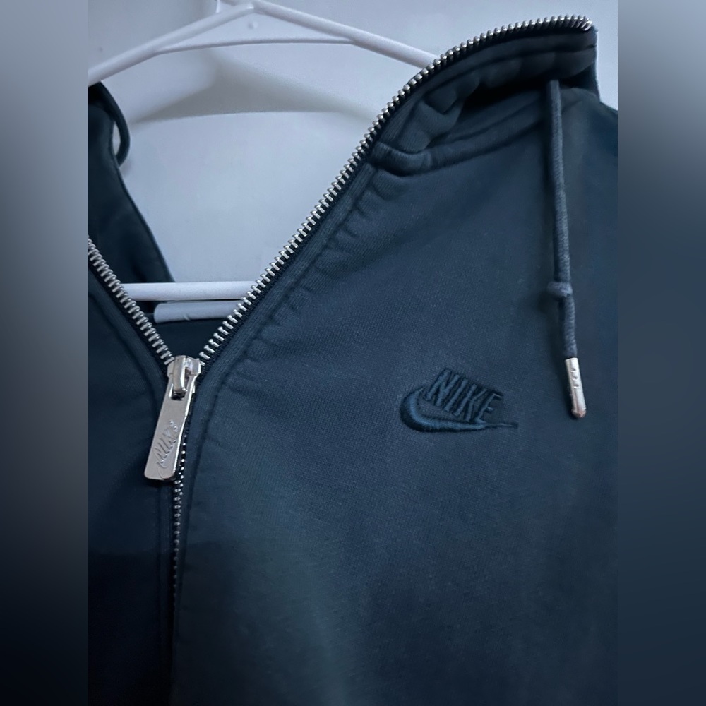 5/45$ or 10/80$

vintage nike zip up